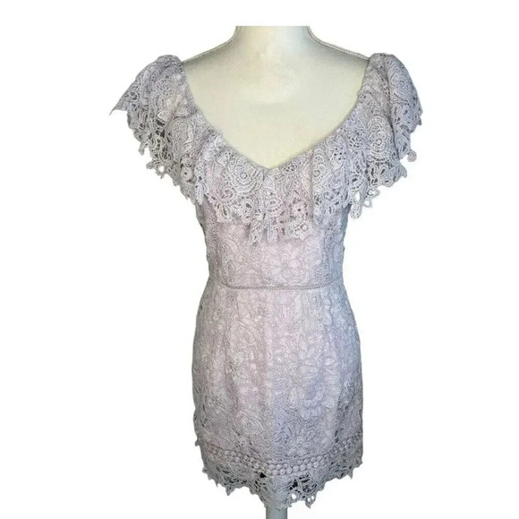 Saylor Women’s Small Lavender Lilac Flutter Sleeve V-Neck Adwoa‎ Dress - Picture 1 of 7